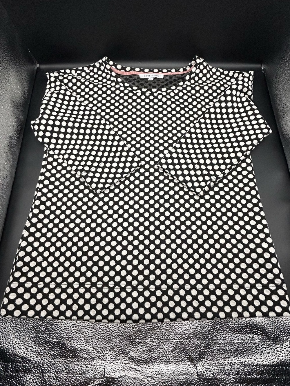 ROSE+OLIVE Women's S Black White Polka Dot Knit Round Neck Short Sleeve Top